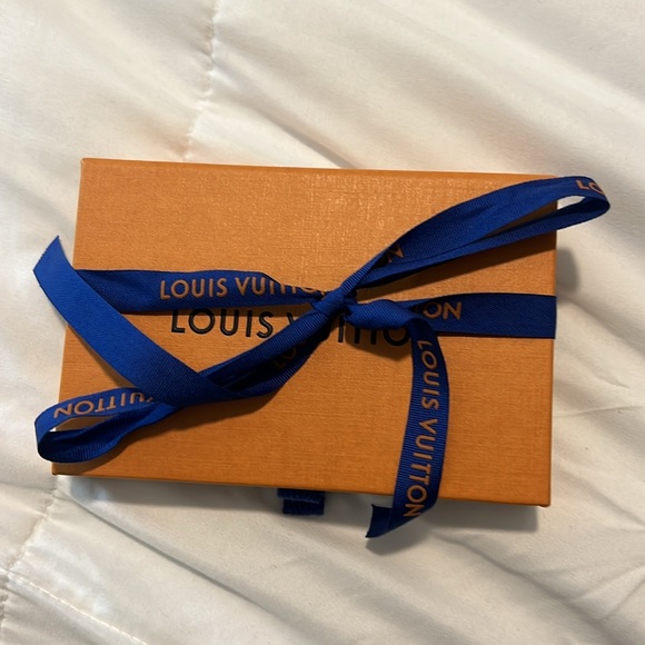 Louis Vuitton Keyring Holder - Picture 10 of 10